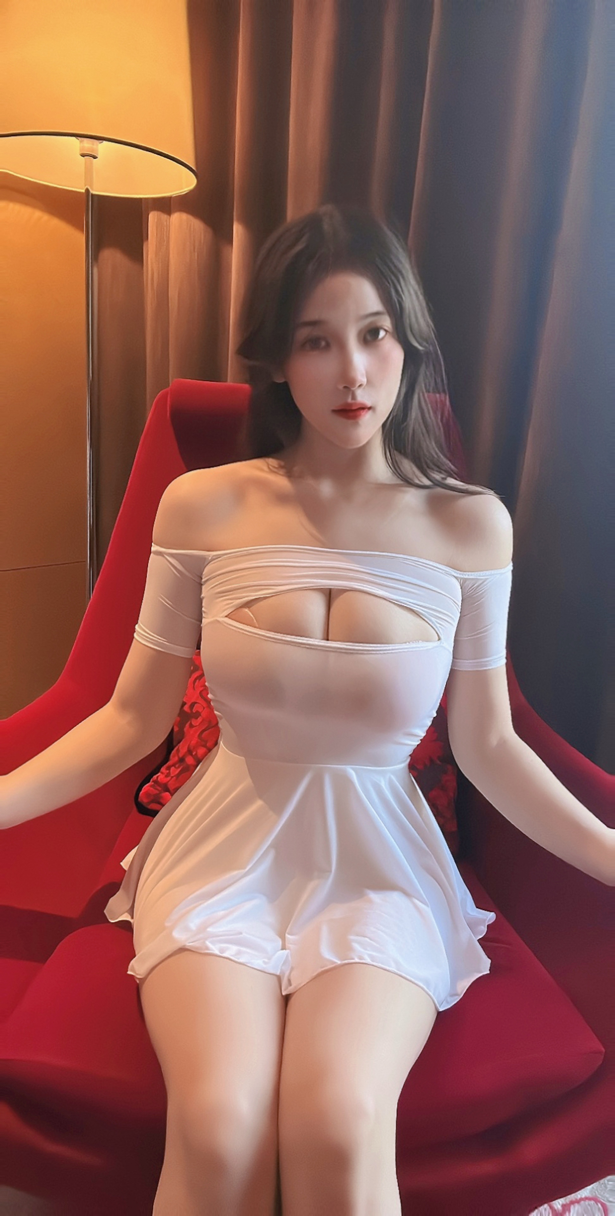 019.可可西yyy – 微密圈系列 漏胸白短裙[21P8V]-XikXak